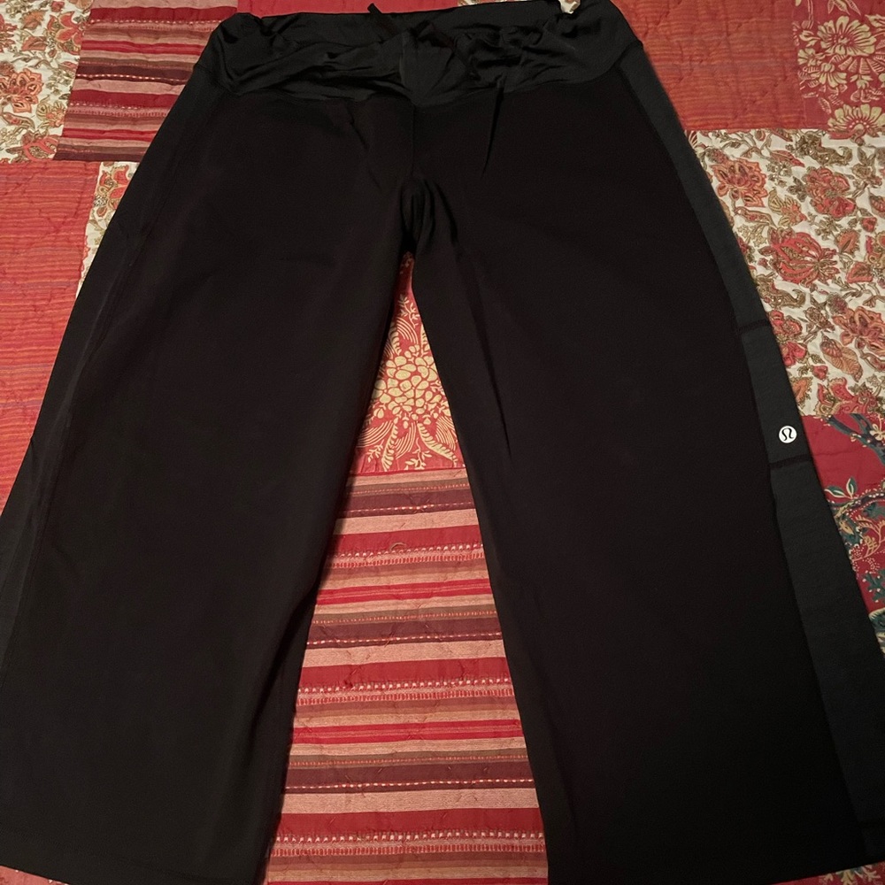 Lululemon wide leg crop yoga pants
